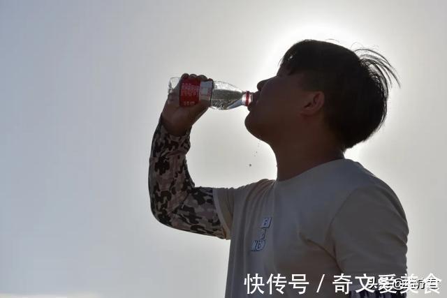 生活习惯|一名肿瘤医生患癌后的忠告:重视养生,从每天坚持喝水开始