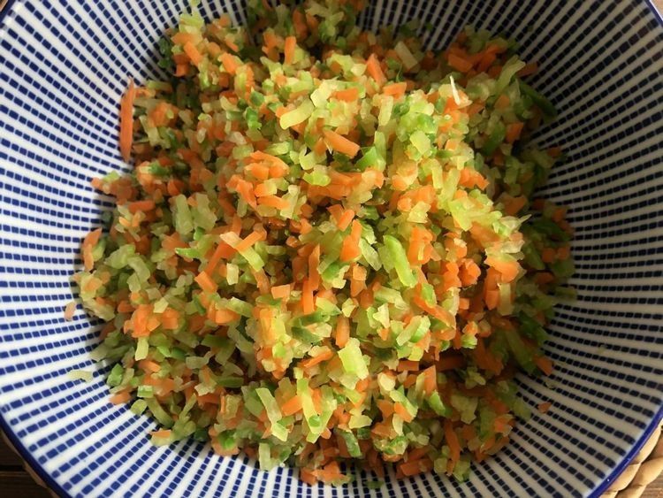 炸丸子的老做法,外酥里嫩,放上一宿也不硬,营养又解馋