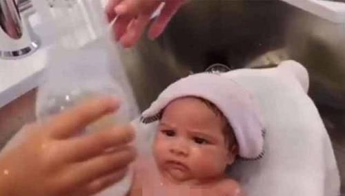 爸妈|月子期的宝宝,要是有这4个特征,爸妈就乐吧,他的智力发育很棒