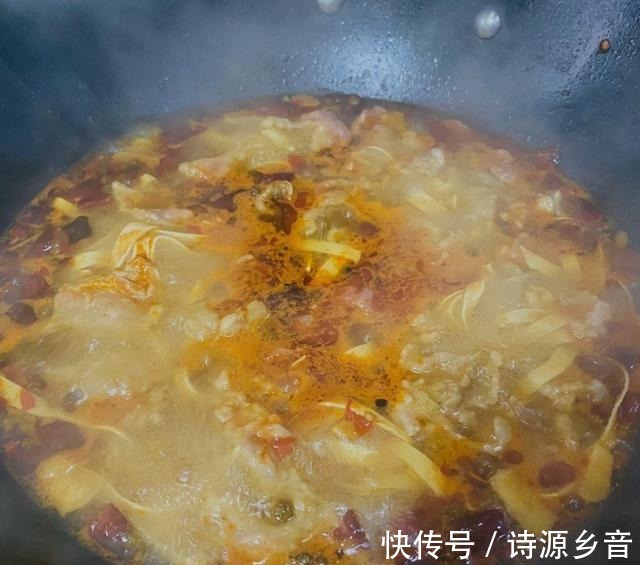 家庭版|家庭版水煮肉片麻辣鲜香,色泽鲜艳,搭配米饭,好吃到停不下来!