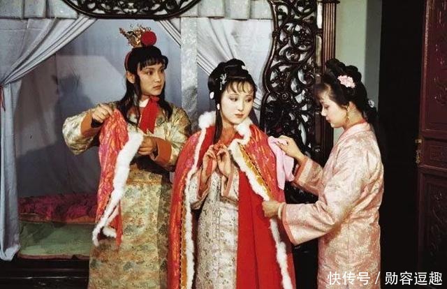 宝玉|宝钗好心劝宝玉吃热酒,黛玉为何出言不逊?这番良苦用心少有人懂