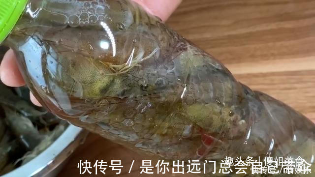 大虾|大虾冷冻保存时，直接放冰箱就错了，教你1招，跟鲜虾一样好吃