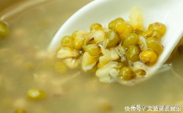 想喝绿豆汤不用等,教你一个诀窍,3分钟绿豆煮开花,好喝又起沙