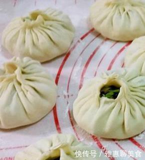 让青菜包子的绿色蔬菜变得绿色和新鲜，而且很香
