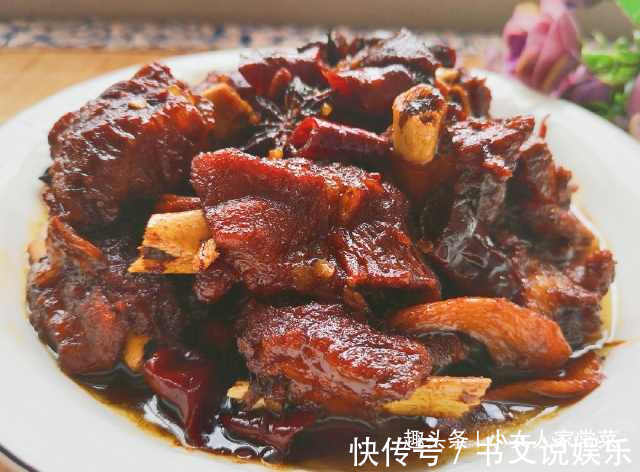 炖排骨时加入一样东西，排骨20分钟就醇香软烂，材料每家都有