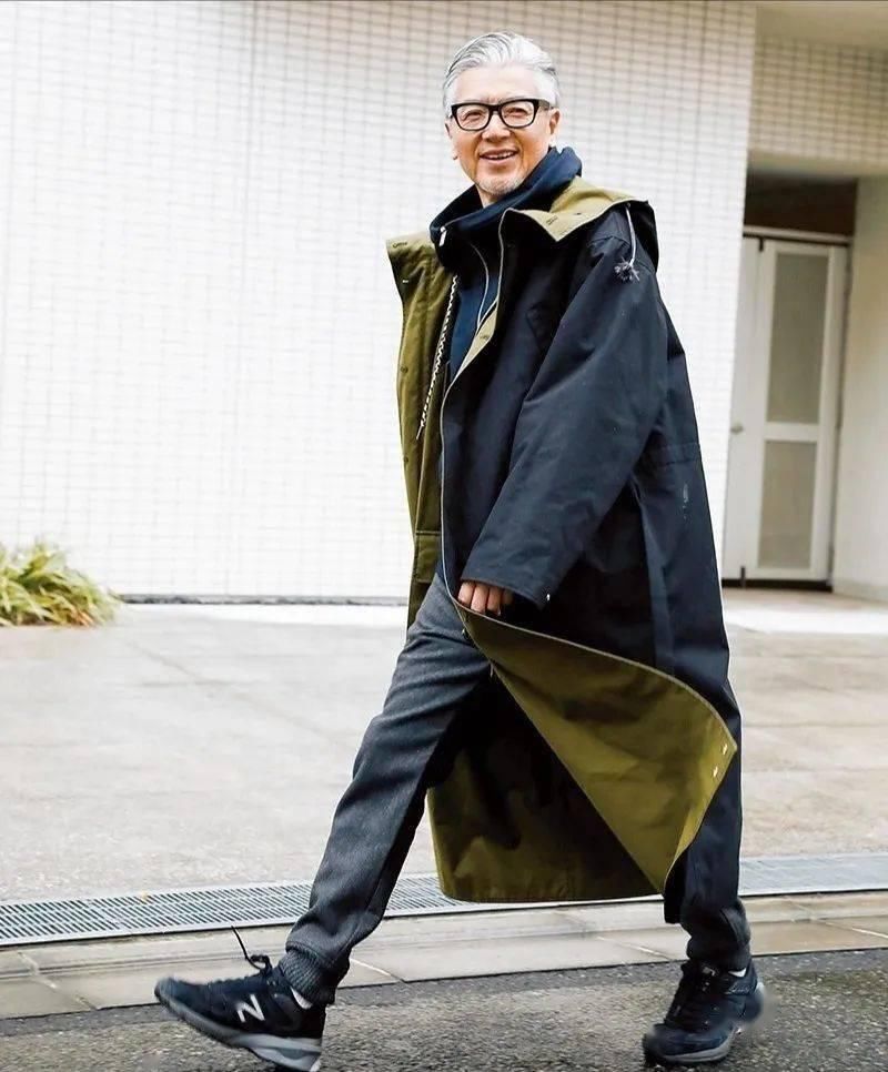 有时尚感的人太吸睛了！这位50+的大叔，穿出了20+的潮酷