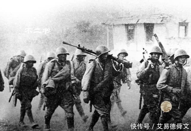 战争|苏德战争老照片:镜头下疯狂入侵的德军,苏联村庄陷入一片火海