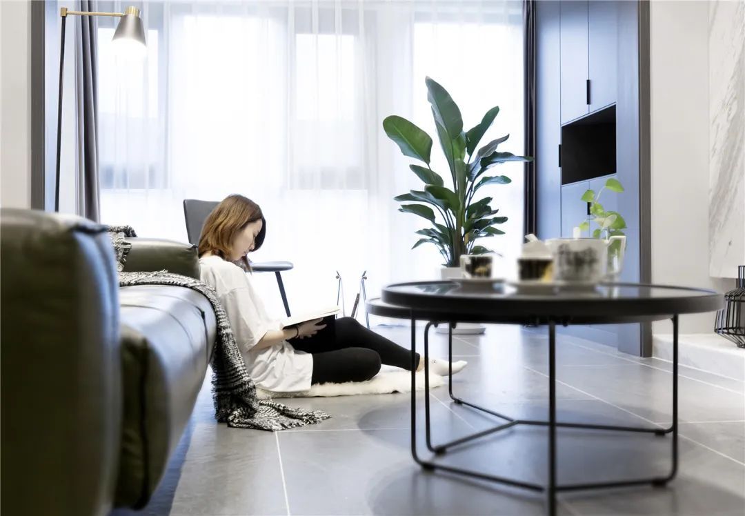 灰+绿植|103㎡现代简约，高级灰+绿植点缀，营造低调舒适的档次