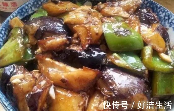 男友|去男友东北老家，男友妈妈做这些菜招待，我妈吃不下但我却吃得欢