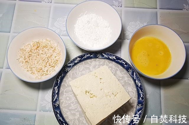一块豆腐,一把虾皮,就能做出饭店的招牌菜,外酥里嫩,真馋人