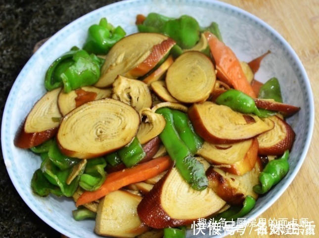 它是“血管清洁剂”，隔天炒一盘，血管不堵，皮肤细腻，小腹平坦