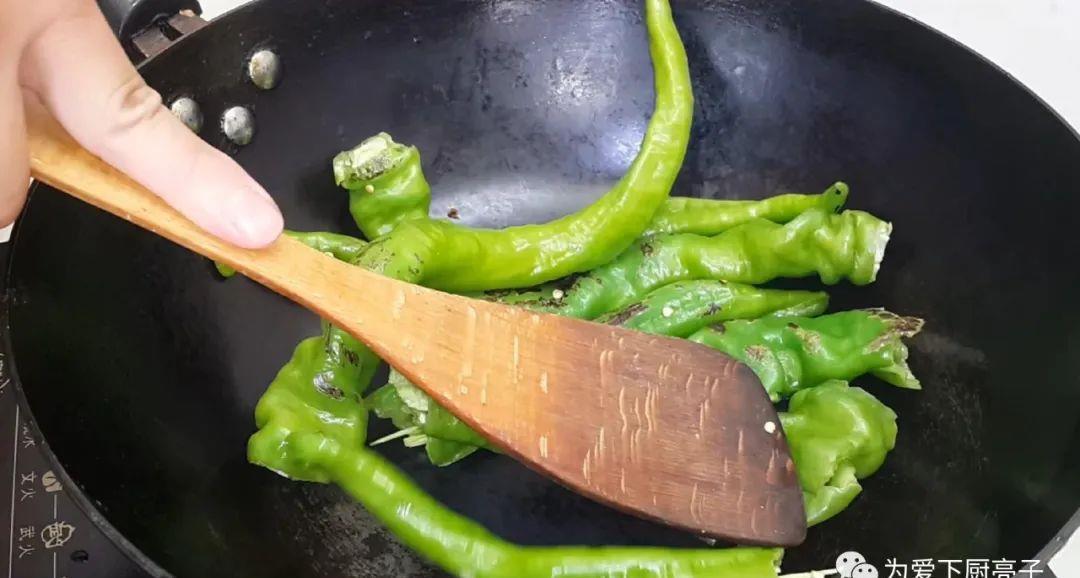 鸭蛋辣椒|鸭蛋辣椒别炒着吃了，锅里一扔，做出创意凉拌菜，吃一次就爱上了