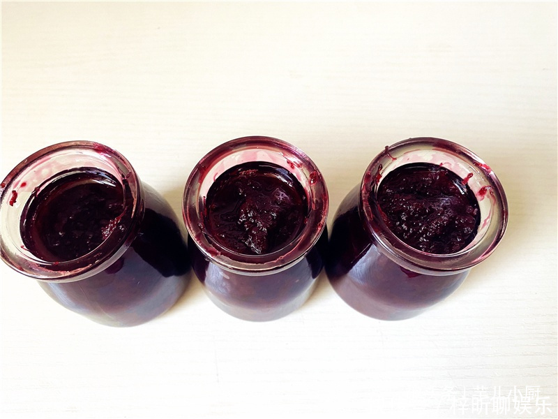 美味|自制杨梅酱,做法简单,酸酸甜甜,美味百搭零添加,吃一年也不坏