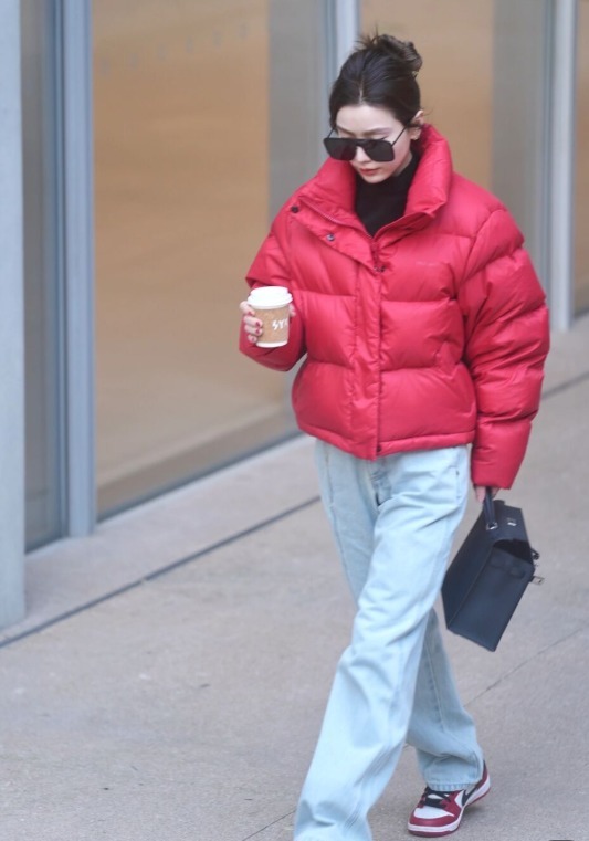 紧身裤|2022年羽绒服怎么穿才洋气?时髦精都在这样搭配,照着穿都很美!