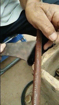 |搞笑GIF段子:传统手艺,知道这是啥的应该都是80后吧