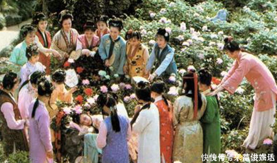 李纨一句戏言,贾家已经出了一个王妃,可是贾元春明明是皇妃