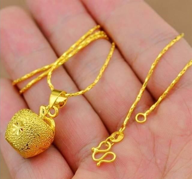 买金首饰应该怎么选店员内行人都买这3种,耐用还保值