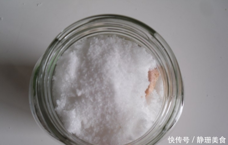“腌糖醋蒜”只放糖和醋?错了,如果少了它,蒜又苦又涩,还易坏