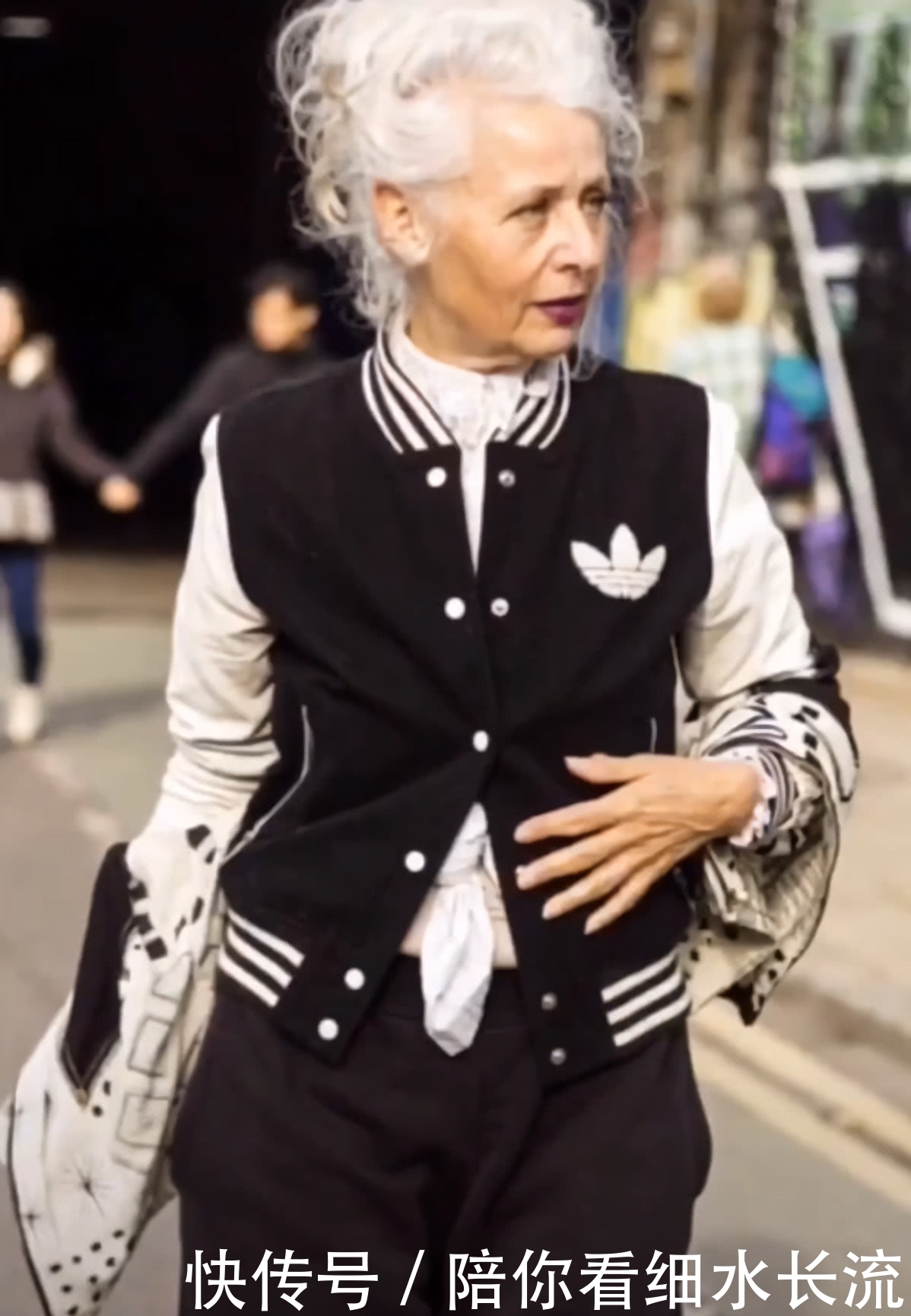 20岁你不会穿?80岁“奶奶”这些衣服你随便挑,不潮算我输!