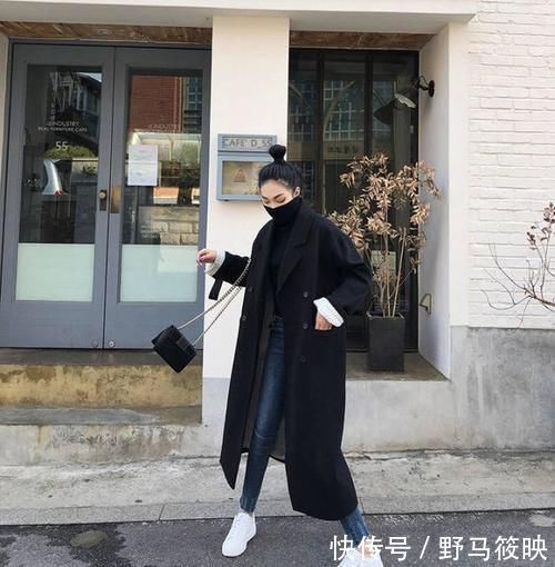 高领 黑色大衣＋5种颜色，这就叫高级的穿法，一学就会