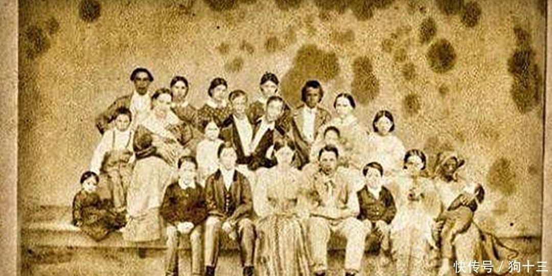 连体婴儿|连体兄弟也能暴富?娶英国姐妹,四人同床竟生下22个孩!