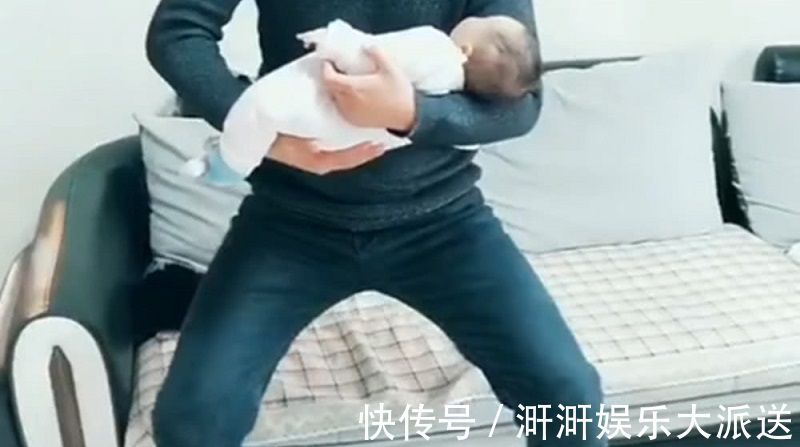 脊柱|1岁内的宝宝,入睡不可用这两种方式,造成的伤害会伴随一生