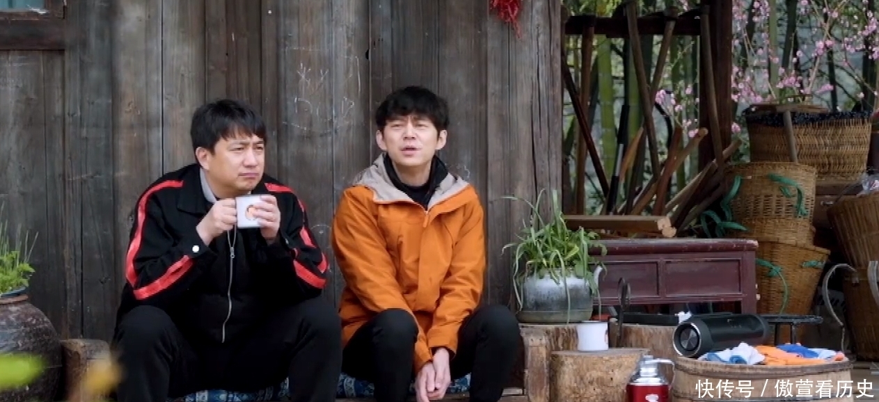 张艺兴拿到拖拉机驾照上热搜,看到有效期后,他真要常驻蘑菇屋了