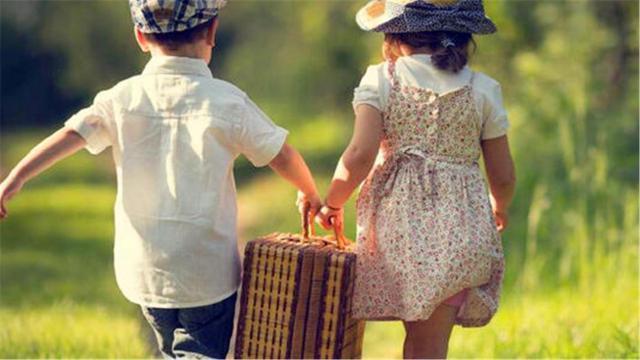 孩子|火车上孩子在“妈妈”怀里熟睡,女孩嘴上夸乖巧,背地里却报了警