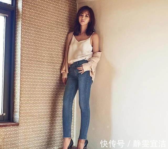 牛仔裤 拥有纤细大长腿的牛仔裤美女,展示腰身美好曲线,彰显与众不同