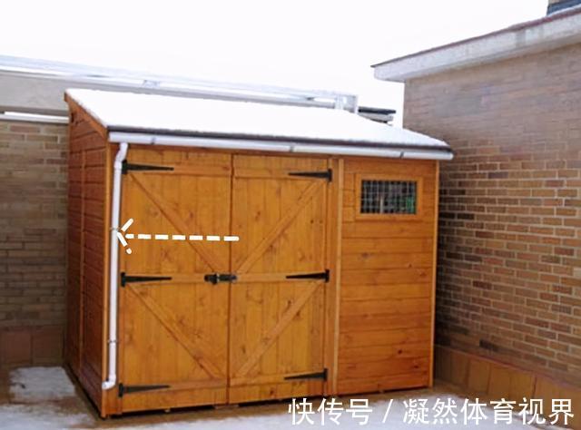 顶楼|既然露台不让封，不如沿墙打一整排柜子，当杂物间用，谁还拦着？