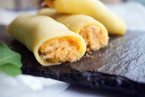 千层饼|果仁肉松千层饼,咬一口满满都是料,步骤简单,自己也能做