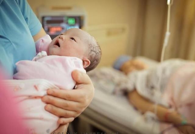 新生儿|新生儿出生后一个月，父母牢记“3不要”原则，并非偷懒对娃有益