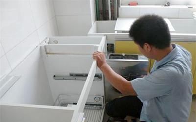 安装|厨房装修不要再买橱柜,回家立马让工人学装一个,省钱好看又实用