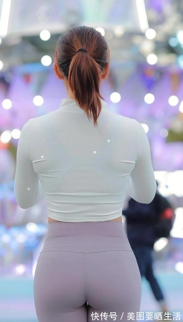 减龄 潮流个性的打底裤穿搭彰显一丝活力,你负责优雅就可以,时尚减龄!