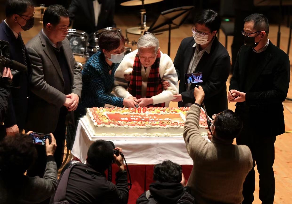 上海交响乐团|“斜杠艺术家”郑德仁迎百岁生日：演奏、教学、创作、玩爵士、指挥皆开花