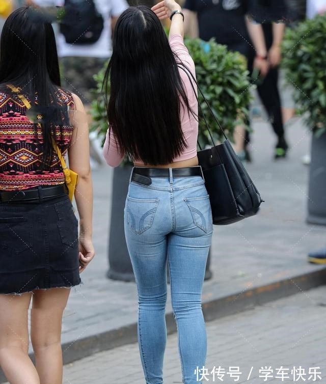 肚脐 露脐短衫粉色圆领长袖,既符合保守的设计,又适合夏季凉爽的穿搭!