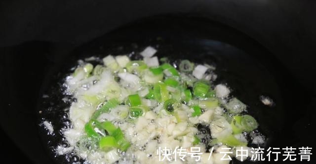 辣子鸡|家庭版辣子鸡丁,麻辣过瘾,低脂又解馋,好吃到舔手指!