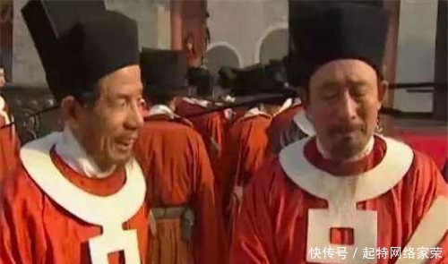 并非|宋代官员的脖子上都会挂一个白圈,其实并非为美观,而是方便皇帝