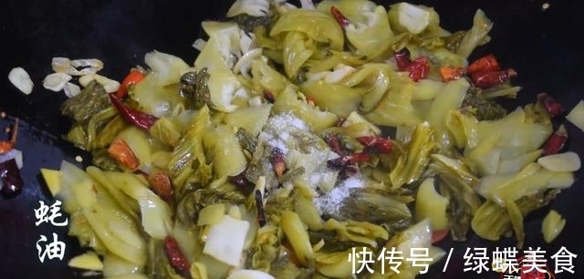 小苏打|酸菜炒大肠最好吃的做法，简单美味又下饭，看看你喜欢吃不？
