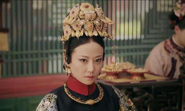 大拉翅@清宫女子往头上戴如此重的旗头,她们不累吗