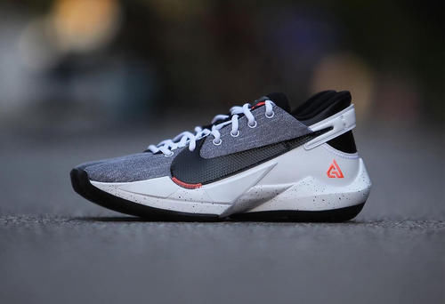 Nike Freak 2“水洗丹宁”版本曝光！外观设计一如既往沉稳大方