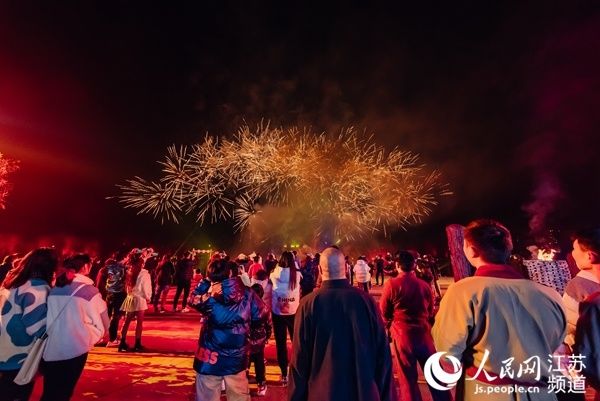 茅山脚下过新年 游客在常州东方盐湖城尽享年味