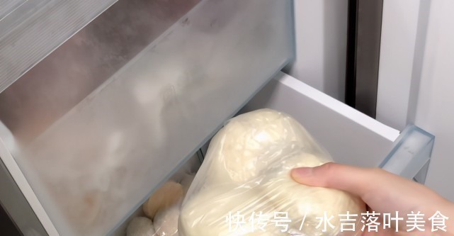 塑料袋|保存馒头别再放冰箱冷藏了，教你正确方法，放30天不干不硬很新鲜！