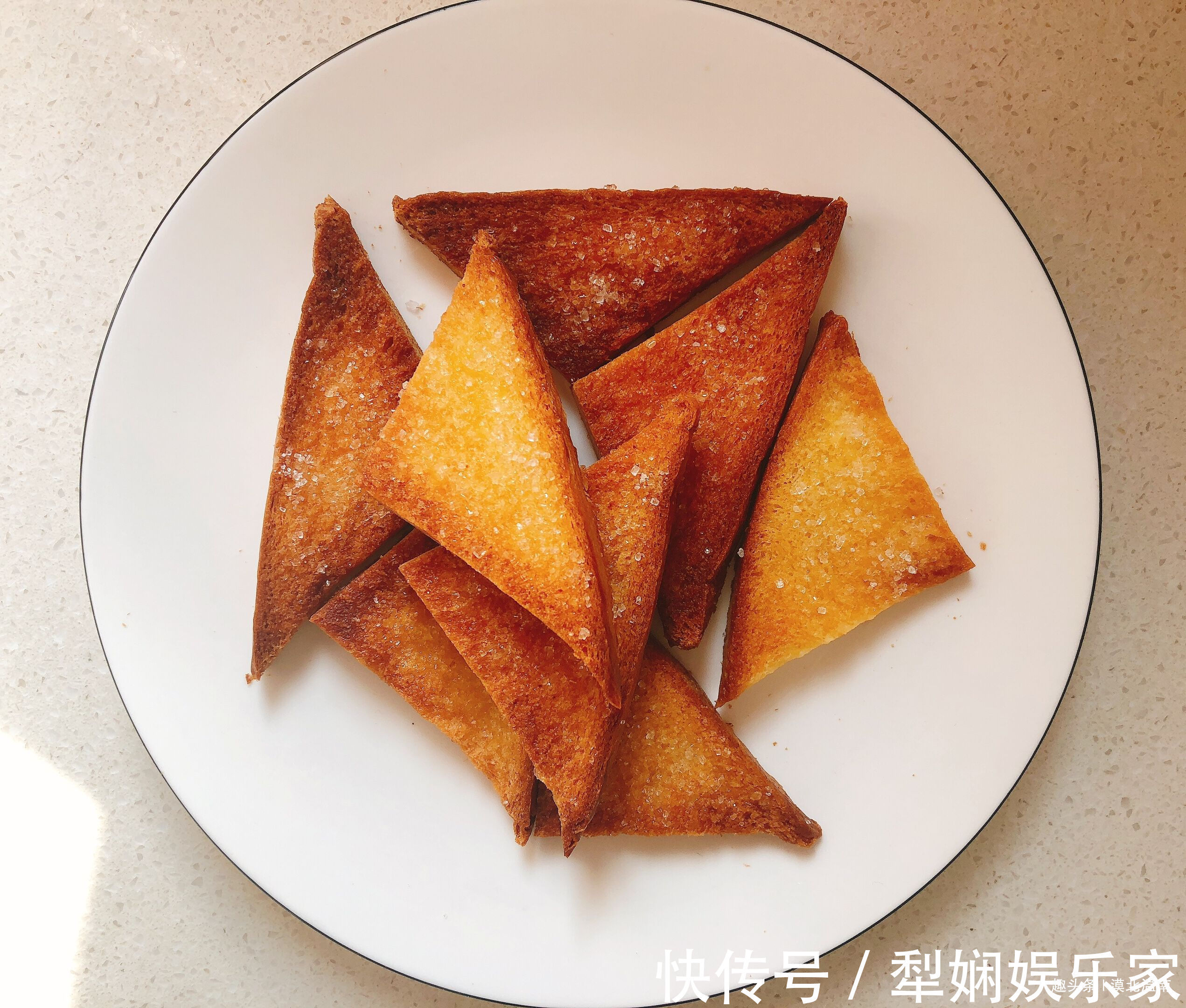 蜂蜜|吃不完的吐司变身美味零食,焦糖黄油吐司脆片,焦香酥脆制作简单