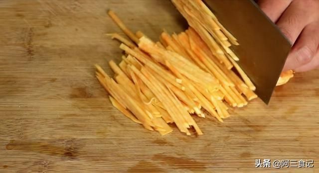 搅拌均匀|1红薯，1根黄瓜，简单一做，开胃解馋又下饭，连吃两碗不过瘾