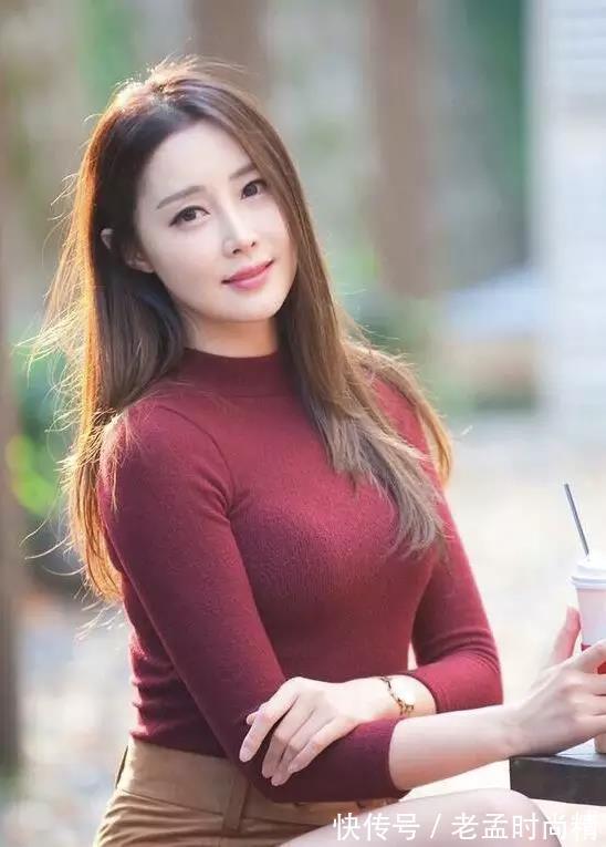 美女|街拍:明艳动人的性感美女