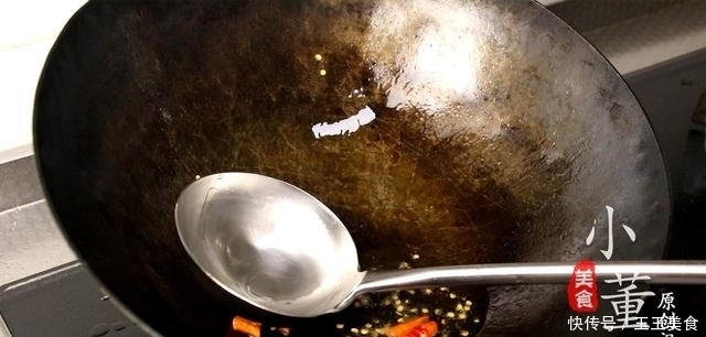 1把韭菜，1块香干，做法简单，5分钟就学会，开胃又下饭