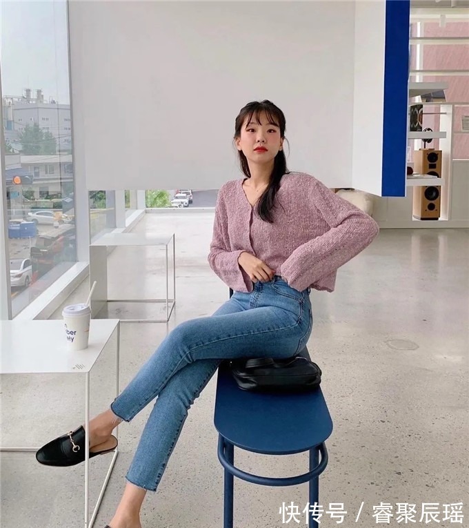 裤装|九分裤+平底鞋，才是中年女人应有的穿搭，优雅知性还减龄