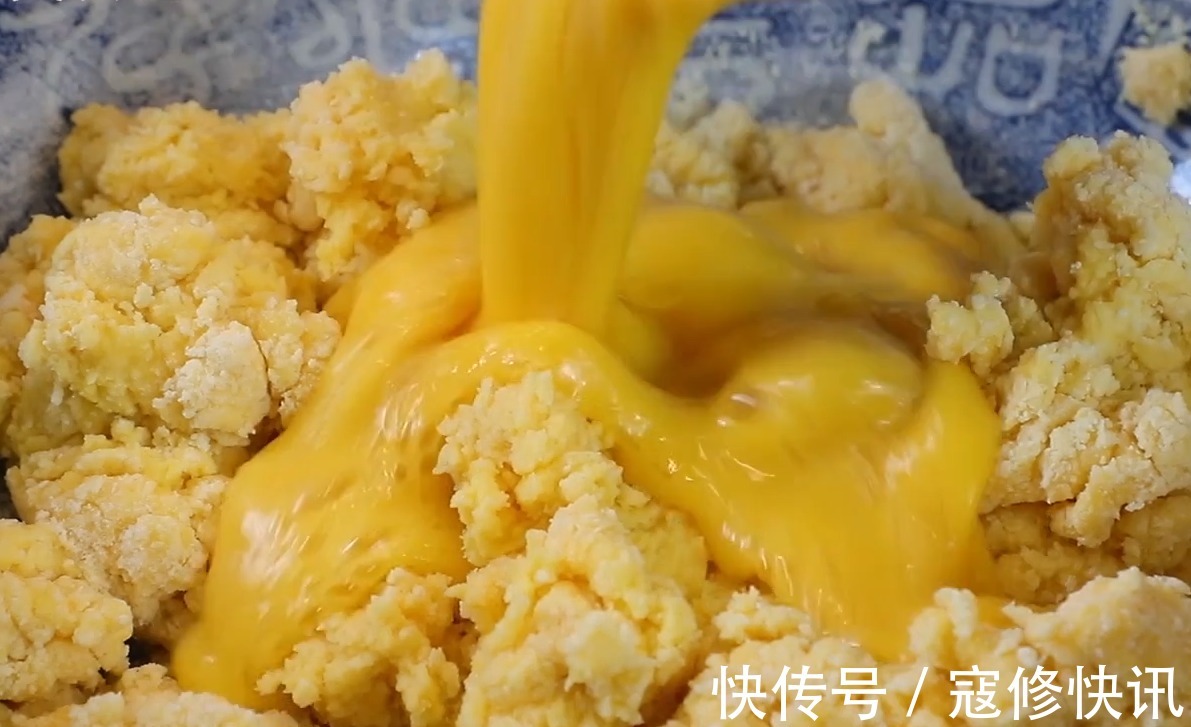玉米面|玉米面最好吃的做法，全程手不沾面，筷子一搅就搞定，又香又软