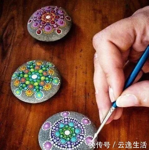 彩纸!捡些石头回家,再也不为手工课作业愁附5个DIY石头彩绘教程
